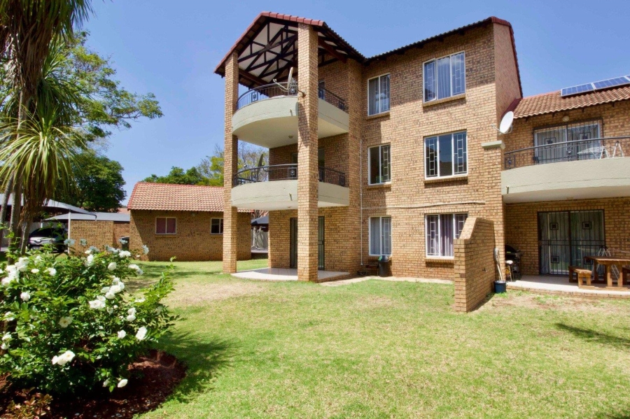 2 Bedroom Property for Sale in Die Hoewes Gauteng