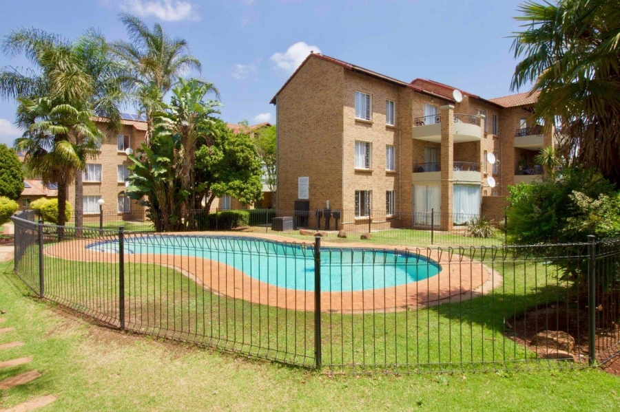 2 Bedroom Property for Sale in Die Hoewes Gauteng