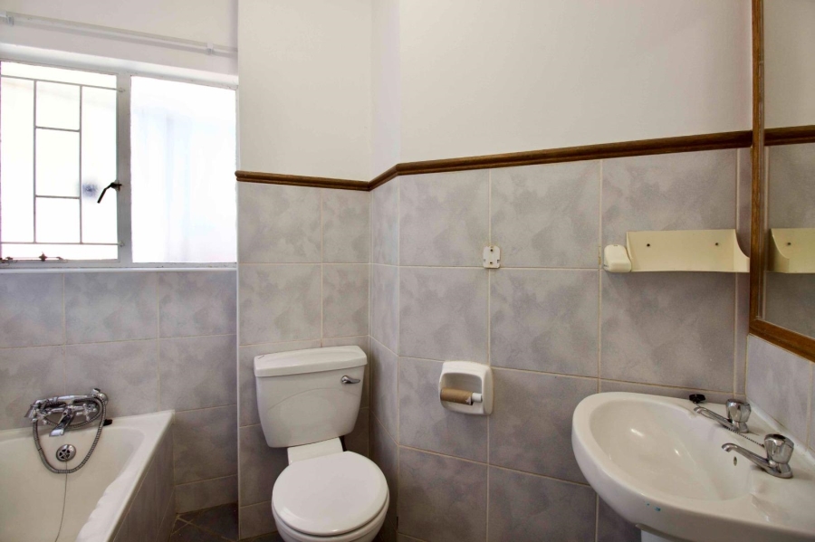 2 Bedroom Property for Sale in Die Hoewes Gauteng