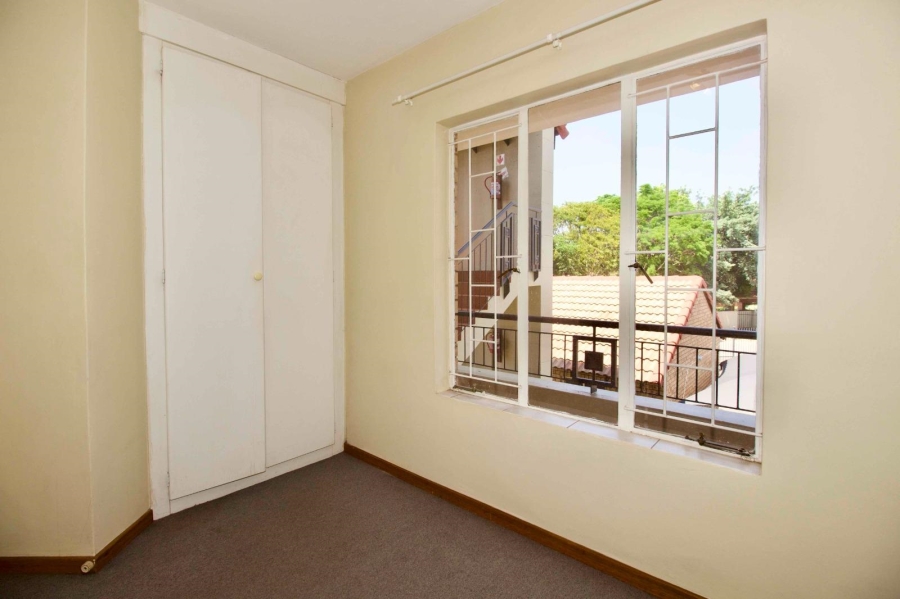 2 Bedroom Property for Sale in Die Hoewes Gauteng