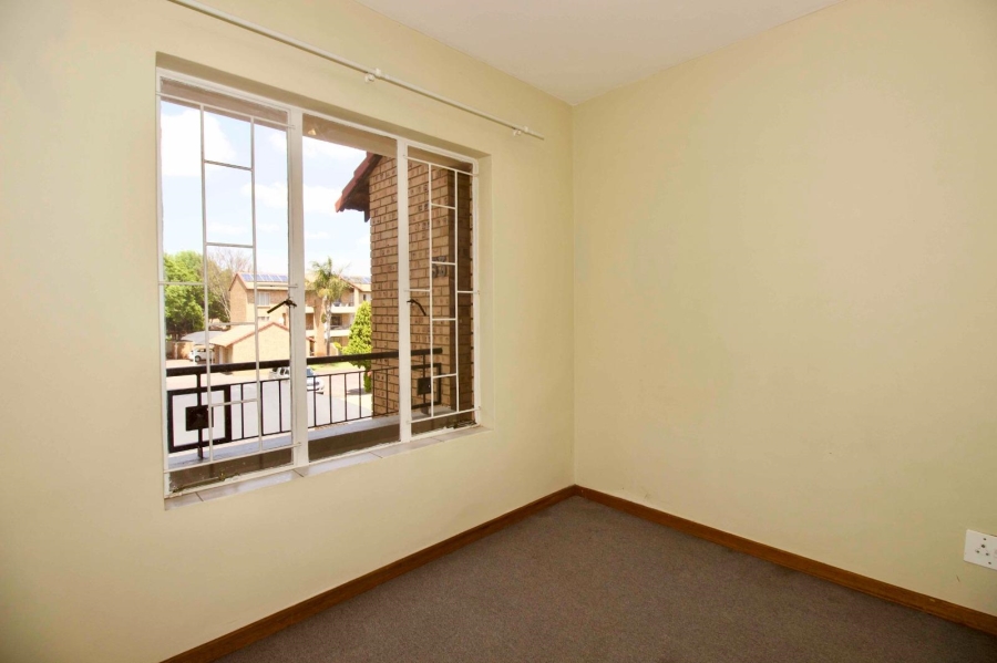 2 Bedroom Property for Sale in Die Hoewes Gauteng