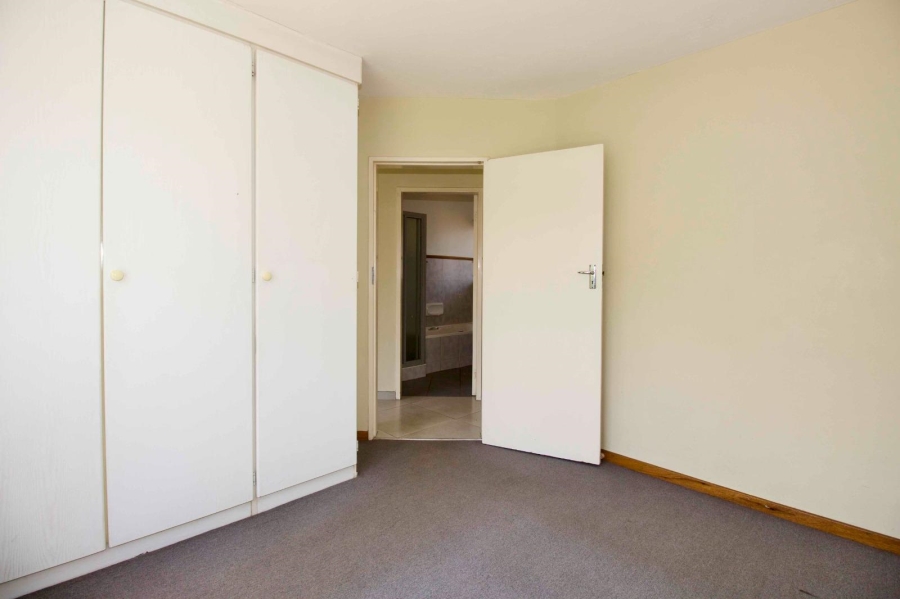 2 Bedroom Property for Sale in Die Hoewes Gauteng