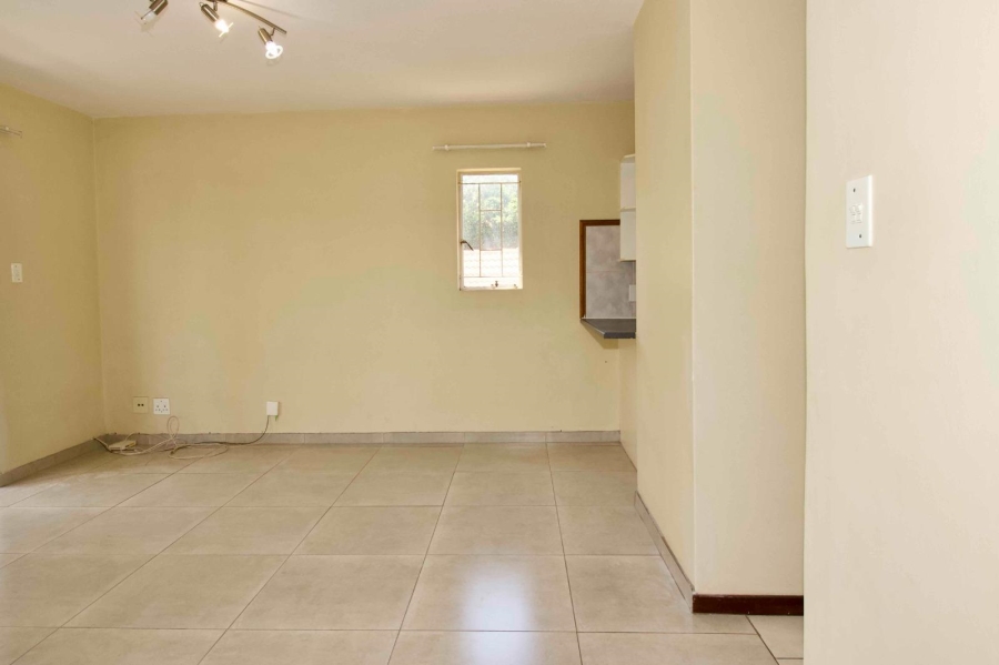 2 Bedroom Property for Sale in Die Hoewes Gauteng