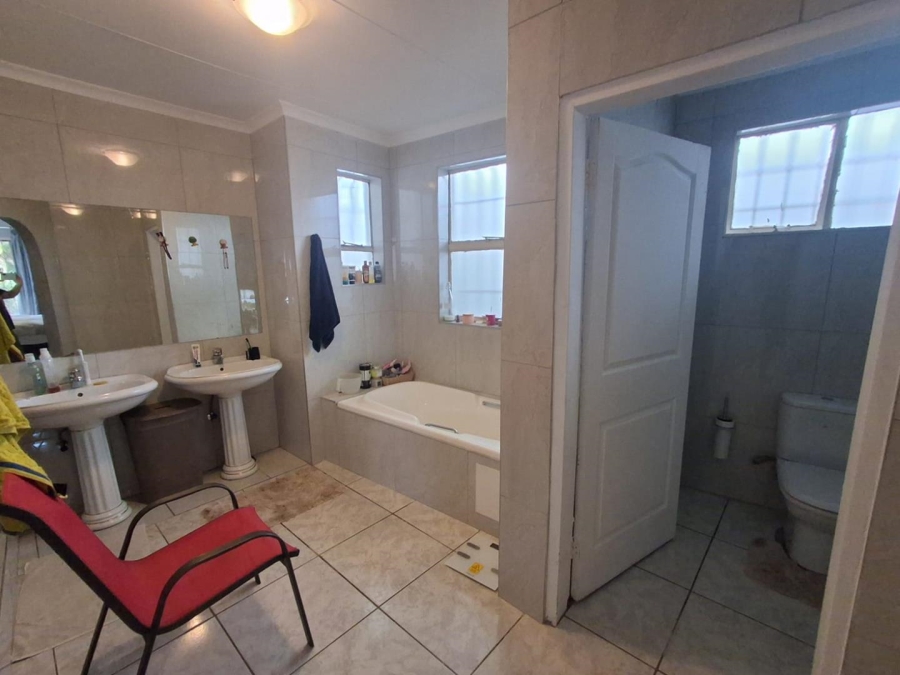 4 Bedroom Property for Sale in Glenvista Gauteng