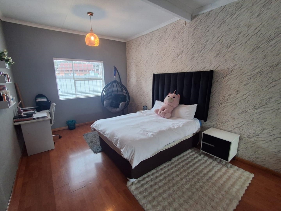 4 Bedroom Property for Sale in Glenvista Gauteng