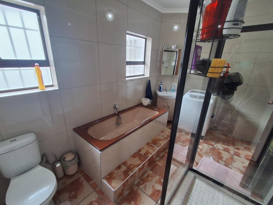 4 Bedroom Property for Sale in Glenvista Gauteng