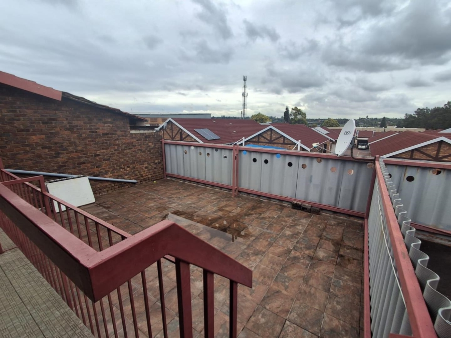 3 Bedroom Property for Sale in Brackendowns Gauteng