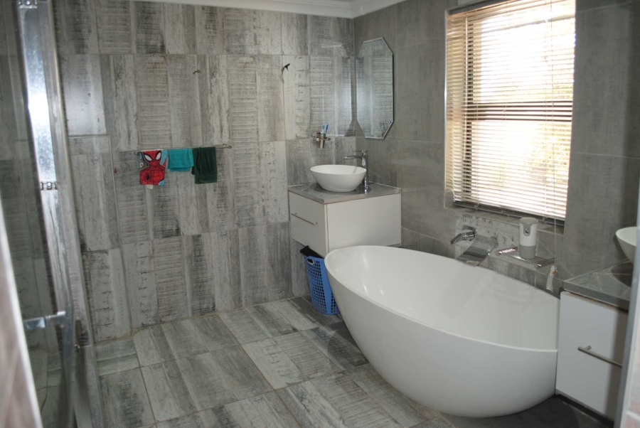 4 Bedroom Property for Sale in Three Rivers Gauteng