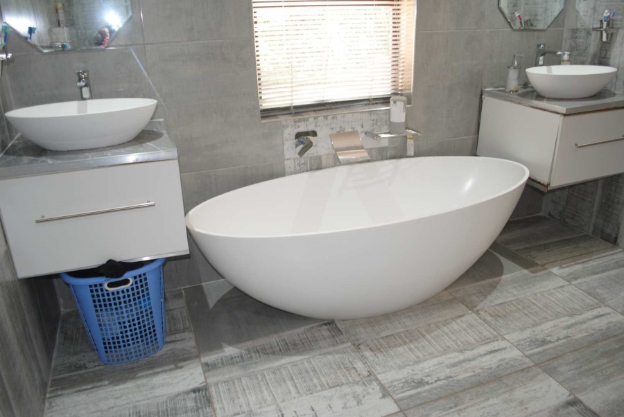 4 Bedroom Property for Sale in Three Rivers Gauteng