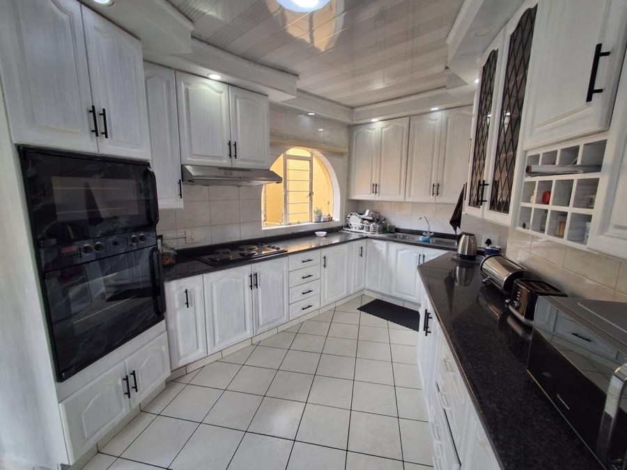 4 Bedroom Property for Sale in Bassonia Gauteng