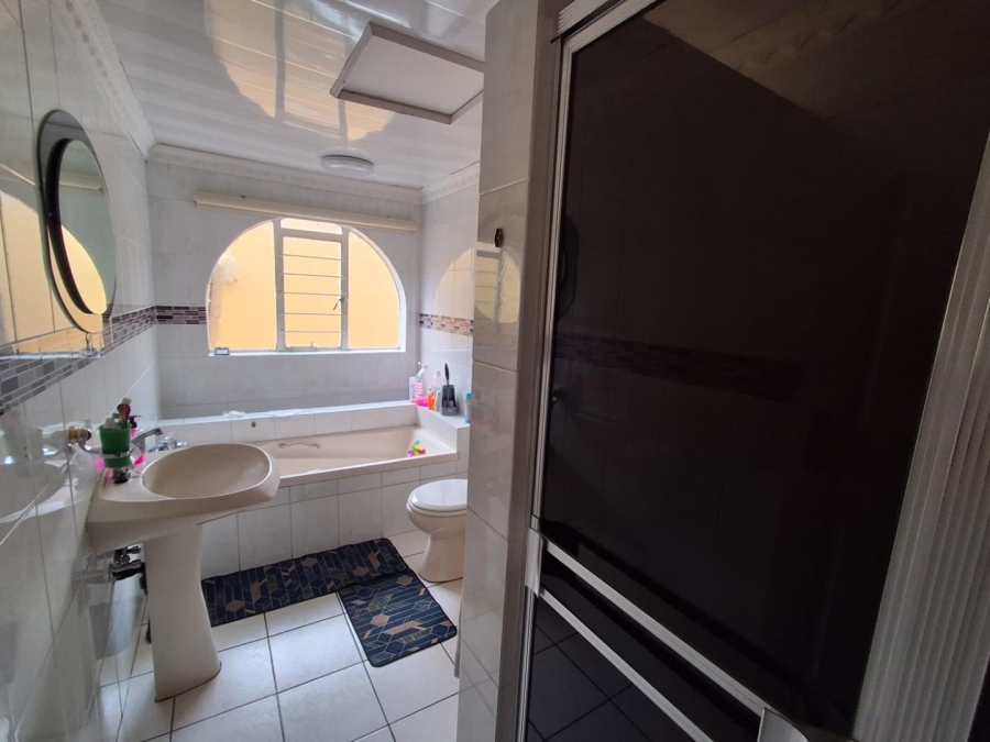 4 Bedroom Property for Sale in Bassonia Gauteng