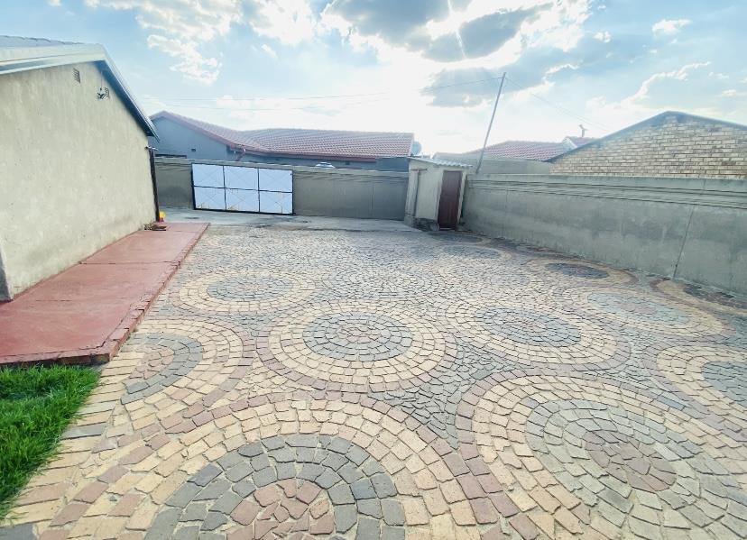 2 Bedroom Property for Sale in Tsakane Gauteng