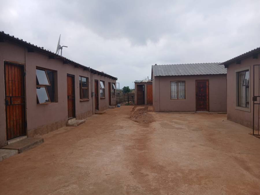 9 Bedroom Property for Sale in Etwatwa Gauteng