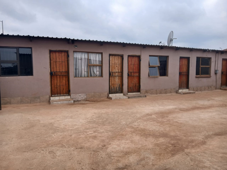9 Bedroom Property for Sale in Etwatwa Gauteng