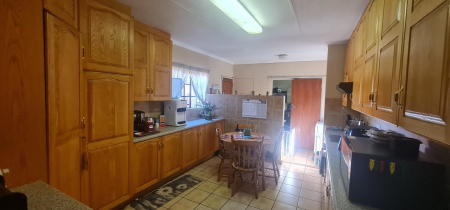 5 Bedroom Property for Sale in Moreleta Park Gauteng