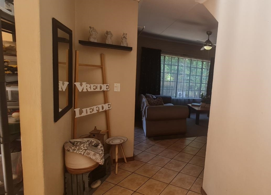 5 Bedroom Property for Sale in Moreleta Park Gauteng