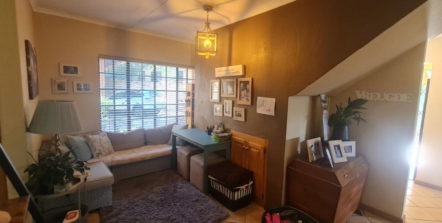 5 Bedroom Property for Sale in Moreleta Park Gauteng