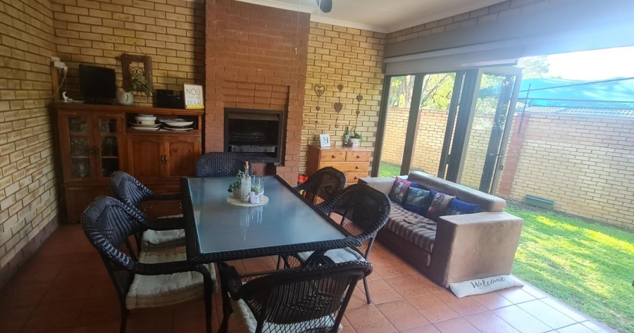 5 Bedroom Property for Sale in Moreleta Park Gauteng