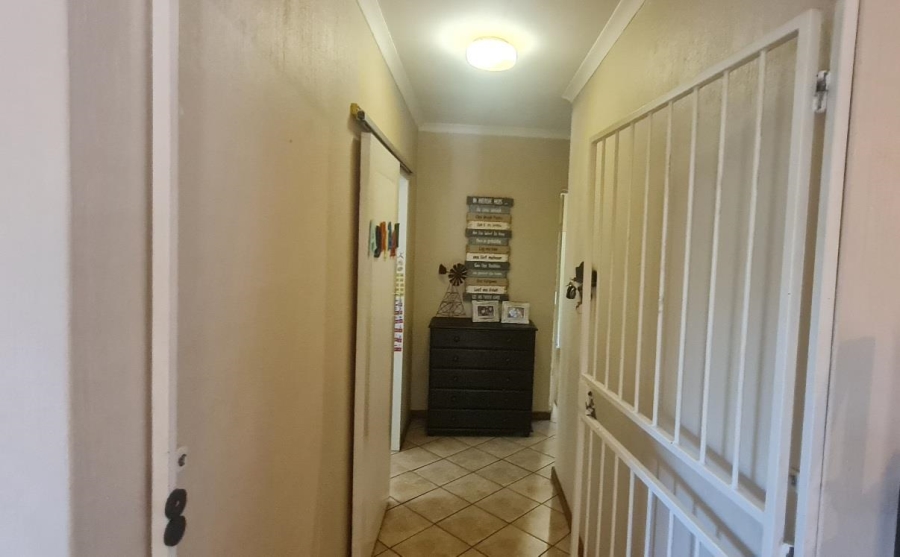 5 Bedroom Property for Sale in Moreleta Park Gauteng