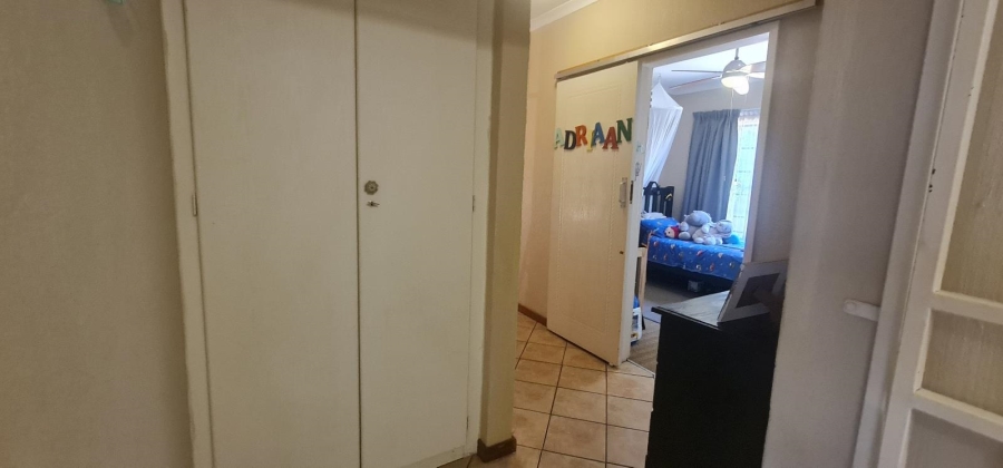 5 Bedroom Property for Sale in Moreleta Park Gauteng