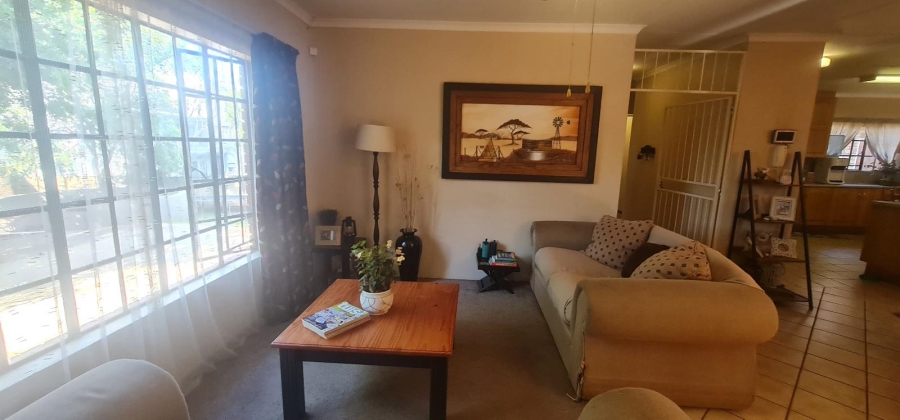 5 Bedroom Property for Sale in Moreleta Park Gauteng