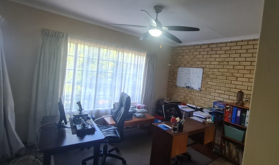 5 Bedroom Property for Sale in Moreleta Park Gauteng
