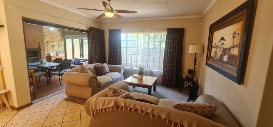 5 Bedroom Property for Sale in Moreleta Park Gauteng