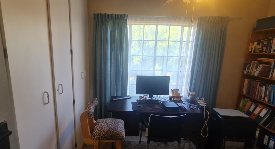 5 Bedroom Property for Sale in Moreleta Park Gauteng