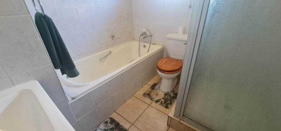 5 Bedroom Property for Sale in Moreleta Park Gauteng