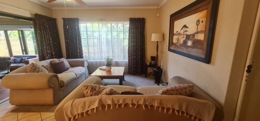 5 Bedroom Property for Sale in Moreleta Park Gauteng