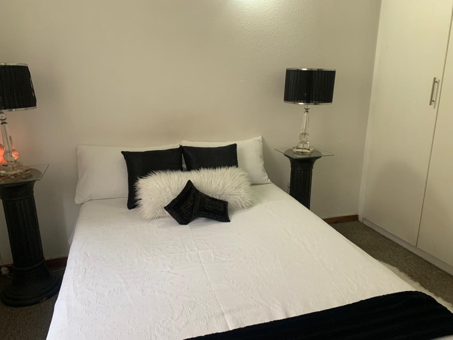 1 Bedroom Property for Sale in Mulbarton Gauteng