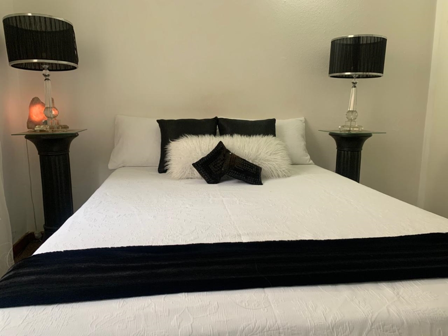 1 Bedroom Property for Sale in Mulbarton Gauteng