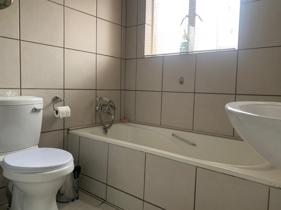 1 Bedroom Property for Sale in Mulbarton Gauteng