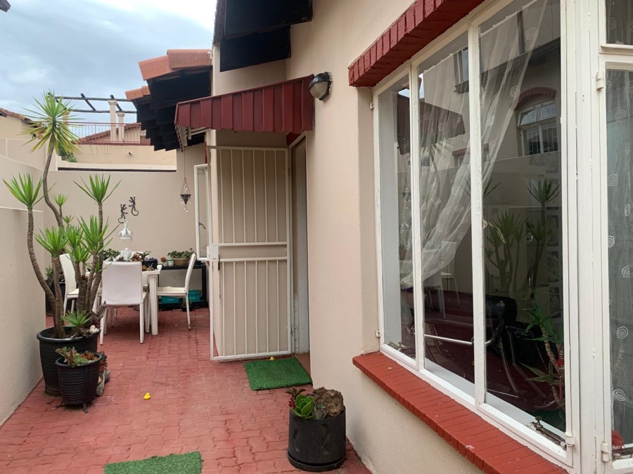 1 Bedroom Property for Sale in Mulbarton Gauteng