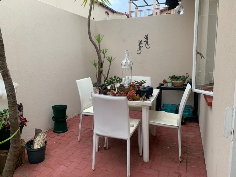 1 Bedroom Property for Sale in Mulbarton Gauteng