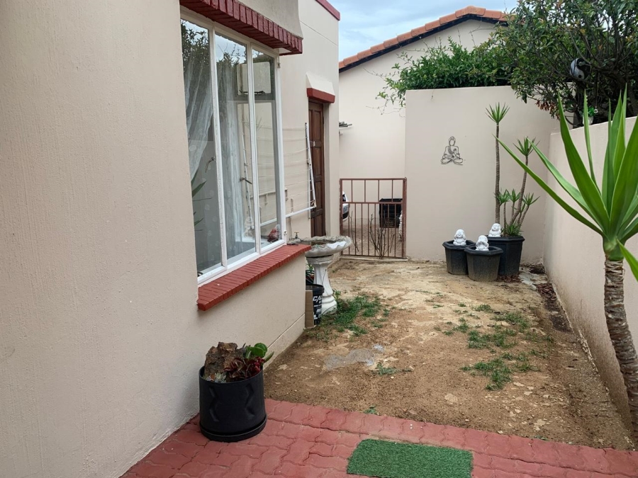 1 Bedroom Property for Sale in Mulbarton Gauteng