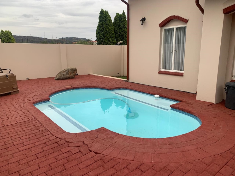 1 Bedroom Property for Sale in Mulbarton Gauteng