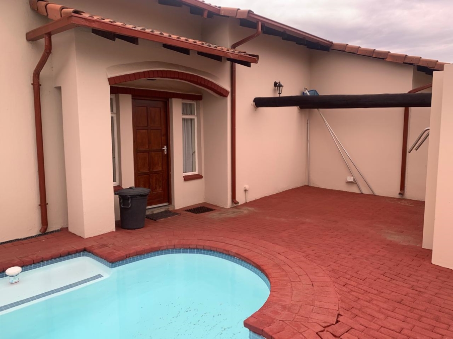 1 Bedroom Property for Sale in Mulbarton Gauteng