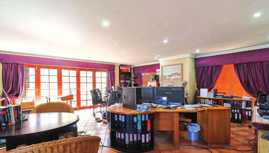 6 Bedroom Property for Sale in Alberante Gauteng