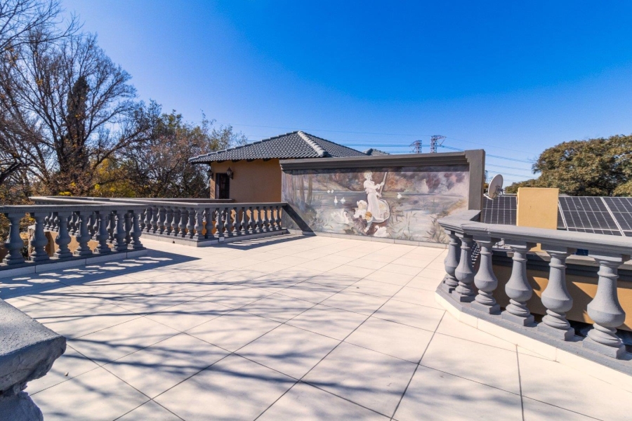 6 Bedroom Property for Sale in Alberante Gauteng