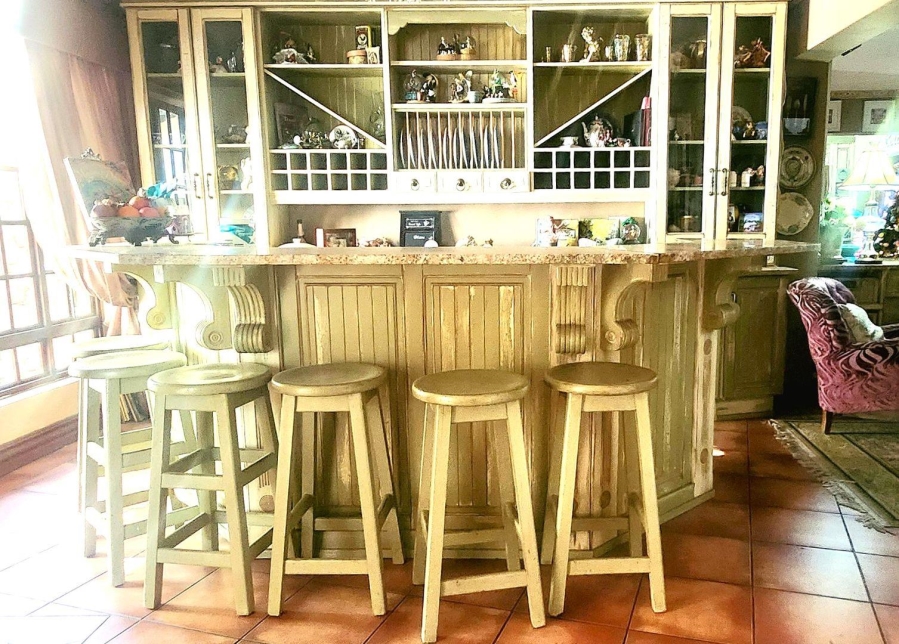 6 Bedroom Property for Sale in Alberante Gauteng