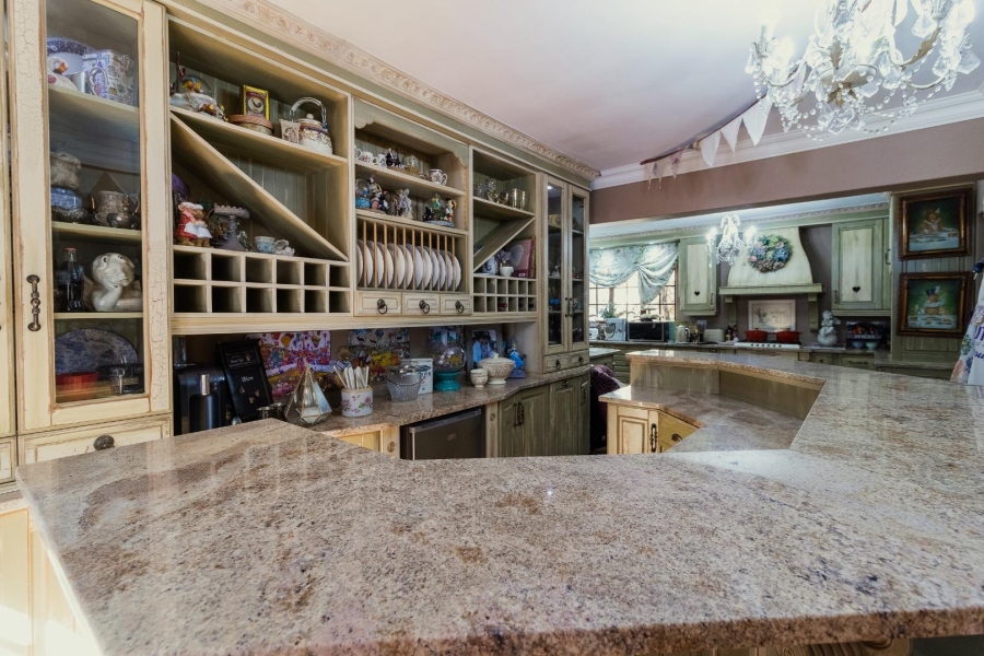 6 Bedroom Property for Sale in Alberante Gauteng