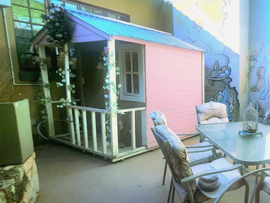 6 Bedroom Property for Sale in Alberante Gauteng