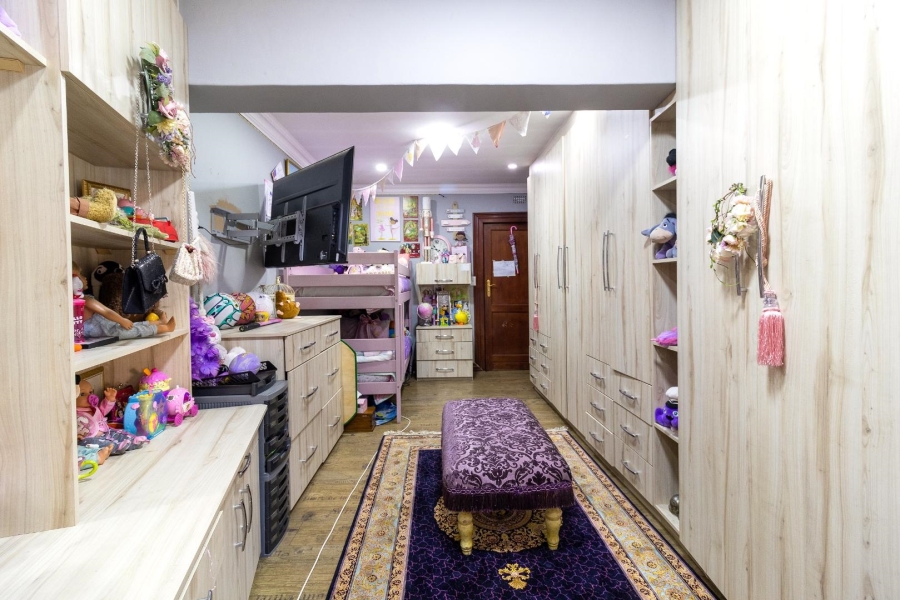 6 Bedroom Property for Sale in Alberante Gauteng