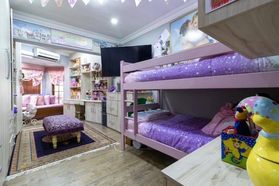 6 Bedroom Property for Sale in Alberante Gauteng