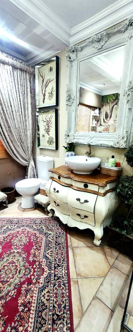 6 Bedroom Property for Sale in Alberante Gauteng