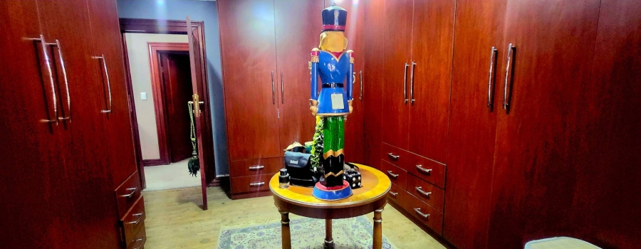 6 Bedroom Property for Sale in Alberante Gauteng