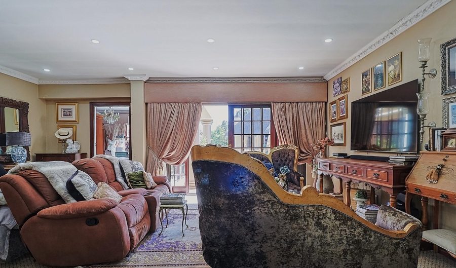 6 Bedroom Property for Sale in Alberante Gauteng