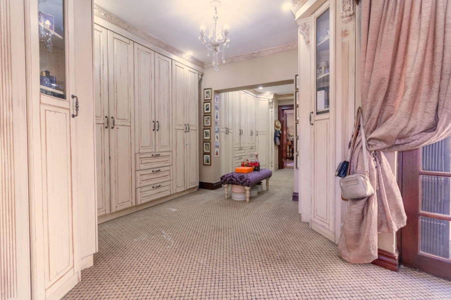 6 Bedroom Property for Sale in Alberante Gauteng