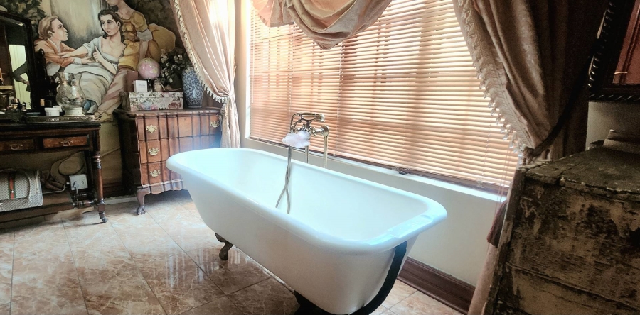 6 Bedroom Property for Sale in Alberante Gauteng